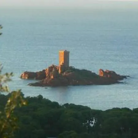 With 2 Bedrooms In Agay, With Wonderful Sea View, Pool Acces
