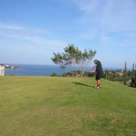 With 2 Bedrooms In Agay, With Wonderful Sea View, Pool Acces * Saint-Raphael (Var)